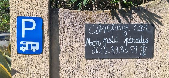 Aire camping-car  Saint-Laurent-d'Aigouze (30220) - Photo 1